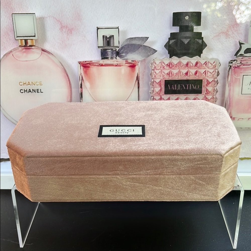 🆕GUCCI  Pink Velvet Jewelry Box NIB .